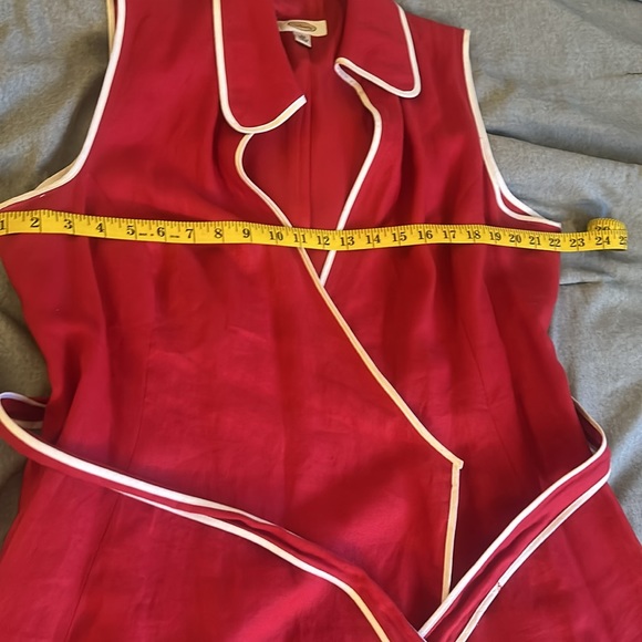 Red short sleeve Wrap Linen dress with white piping trim and tie belt. - Picture 6 of 14